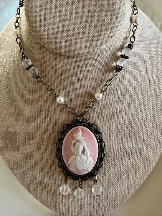 Marie Antoinette Pink Cameo Necklace Vintage Matte Czech Glass & Brass Chain - Picture 14 of 16